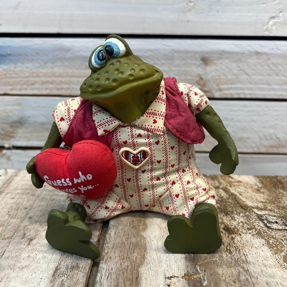Vintage Russ Berrie Frog Plush Valentine Critter Factory Guess Who Loves You‎